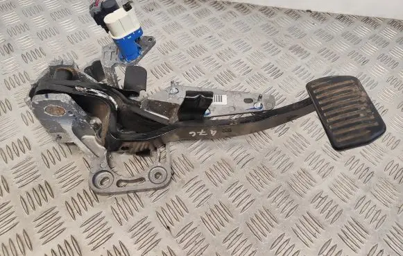Volvo S80 Brake pedal 31317317