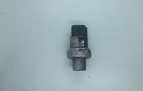 Volkswagen PASSAT B5.5 Air conditioning (A/C) pressure sensor 8D0959482B