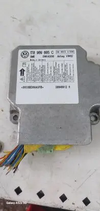 Volkswagen Touran I Airbag control unit/module 1T0909605C 38040912H 00H025S1500