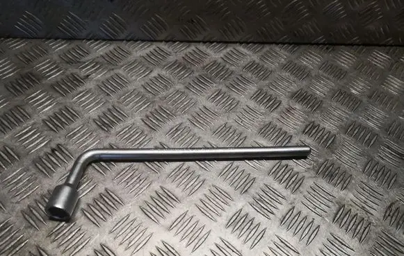 Mercedes-Benz ML W164 Wheel nut wrench A2215810001 2215810001