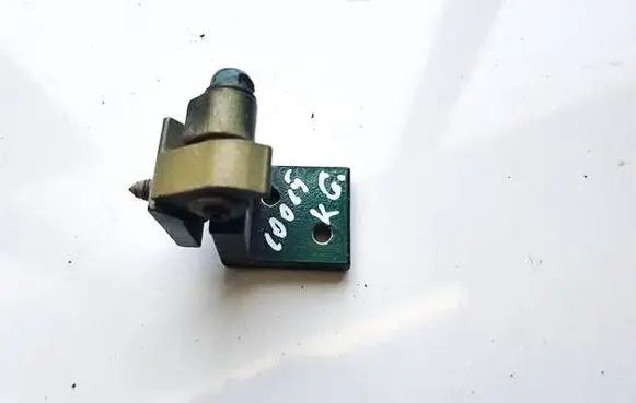 Volkswagen Polo III 6N 6N2 6NF Rear door lower hinge
