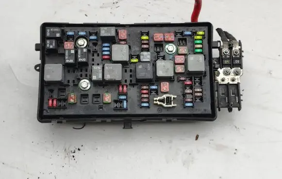 Chevrolet Orlando Fuse module 96982040
