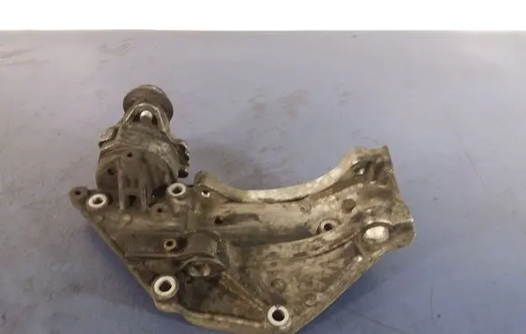Engine mount vacuum valve