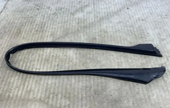 BMW 5 F10 F11 Rubber seal front coupe door 7182285