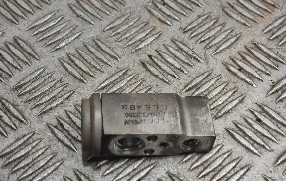 KIA Sorento Air conditioning (A/C) expansion valve 