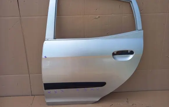 Hyundai i10 Rear door