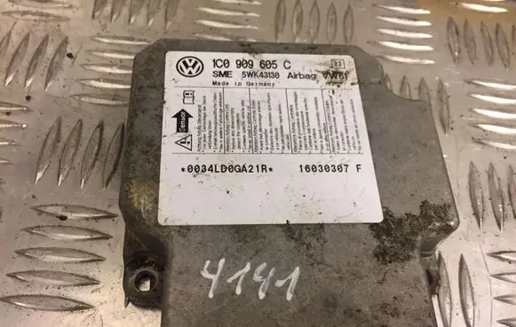 Volkswagen PASSAT B5.5 Airbag control unit/module 1C0909605C 4141