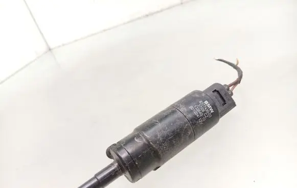 BMW X5 E70 Headlight washer pump 13264010