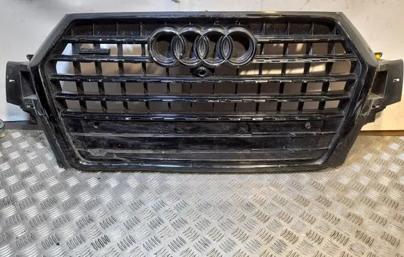 Audi Q7 4M Front bumper upper radiator grill 4M0807233C