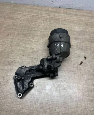 Mercedes-Benz R W251 Oil filter mounting bracket A6421800010