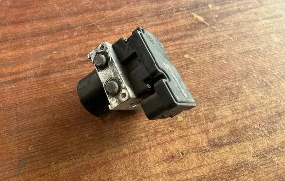 Opel Zafira B ABS Pump 13157576