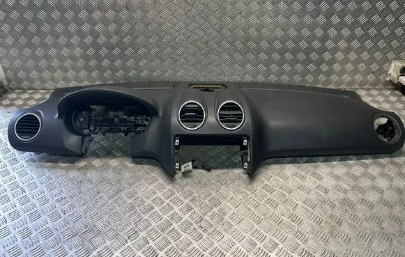 Mercedes-Benz ML W164 Dashboard A1646800387 A1646801687