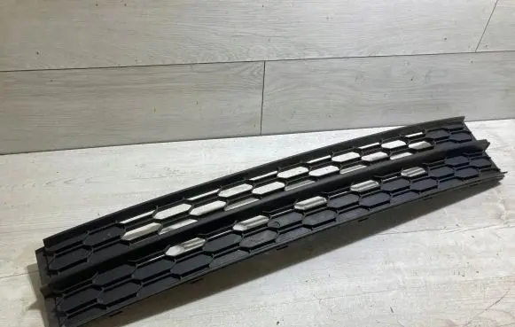 Skoda Octavia Mk3 (5E) Front bumper lower grill 5E0853677L