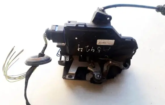 Skoda Octavia Mk2 (1Z) Front door lock 25100DG