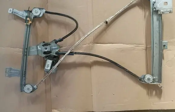 Peugeot 207 CC Front door electric window regulator 9680072080 119839