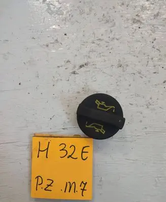 Renault Megane II Oil filler cap 8974564