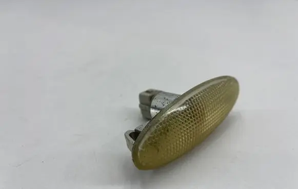 Jaguar XK8 - XKR Front fender indicator light W4D000630