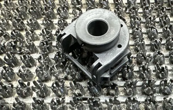 Radiator mount bracket
