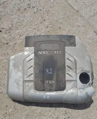 Audi Q7 4L Engine cover (trim)