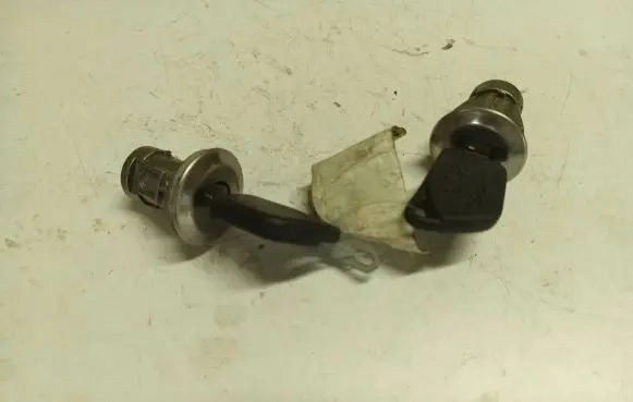 Peugeot 206 Coupe door lock (next to the handle) 9170p0