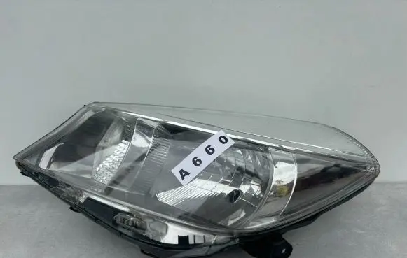 Toyota Yaris Headlight/headlamp 811700D450