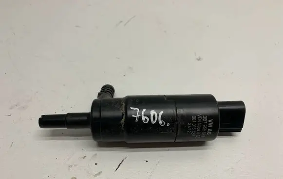 Volkswagen Golf VI Headlight washer pump 3B7955681