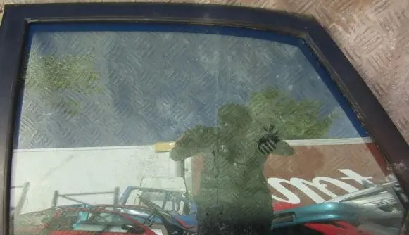 Volvo S40, V40 Rear door window glass