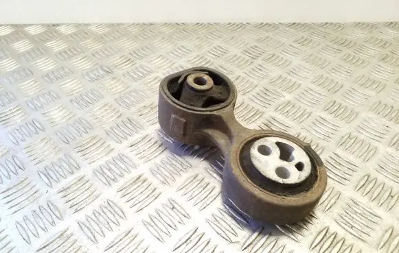 Honda CR-V Engine mount bracket