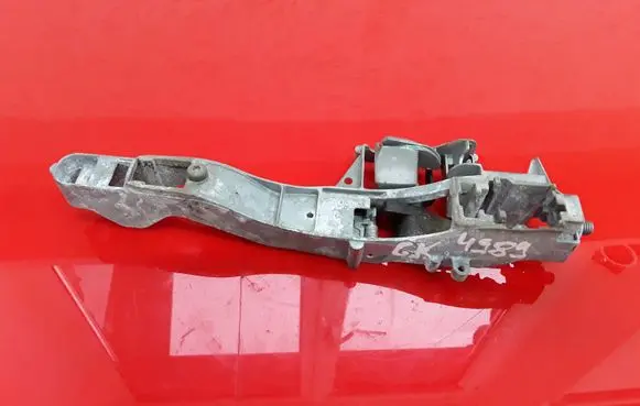 Rear door exterior handle/bracket