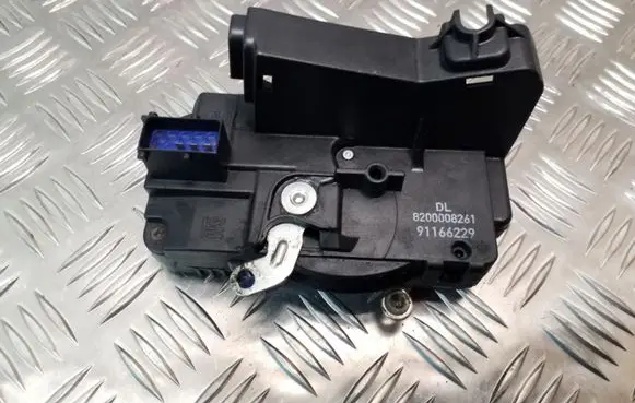 Opel Vivaro Front door lock 8200008261 91166229