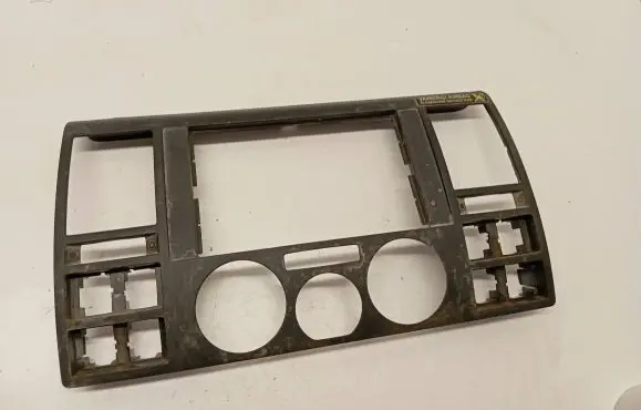 Volkswagen Transporter - Caravelle T5 Radio/GPS head unit trim 7H0857237