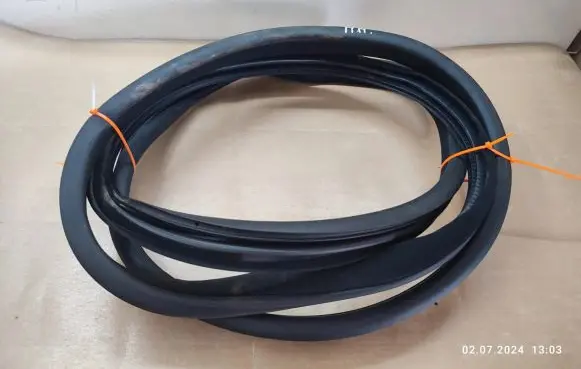 Mercedes-Benz ML W164 Front door rubber seal