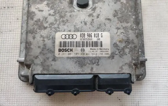 Audi A6 S6 C5 4B Engine control unit/module 038906018G 28SA3301 0281001609