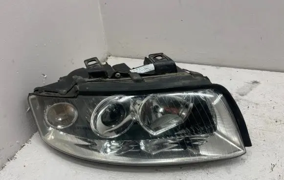 Audi A4 S4 B6 8E 8H Headlight/headlamp