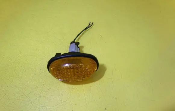 Hyundai Coupe Front fender indicator light