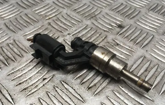 Volkswagen Golf V Fuel injector 03C906036A