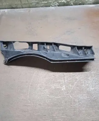 Volkswagen PASSAT B6 Front bumper mounting bracket 3C0807889