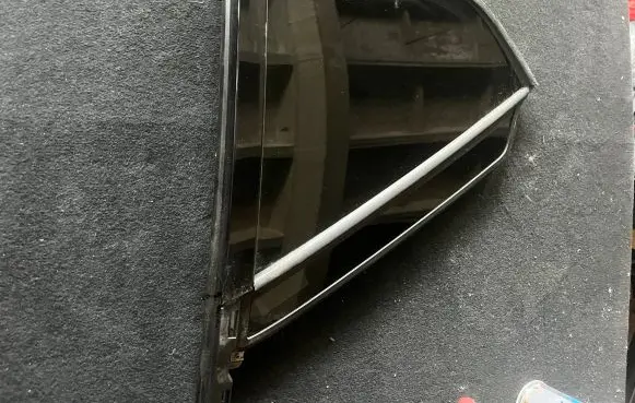 Volvo XC40 Rear side window 32244805