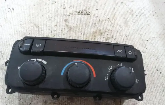 Chrysler Voyager Climate control unit 05005001AG 3300613952