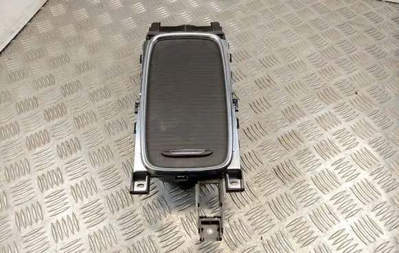 Cup holder front