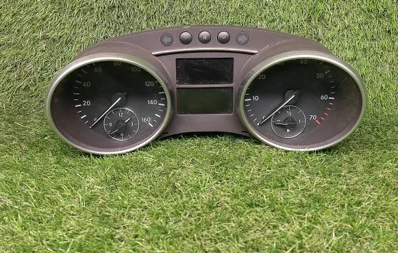 Mercedes-Benz ML W164 Speedometer (instrument cluster) A1645404847 A1645402211 A2514420521