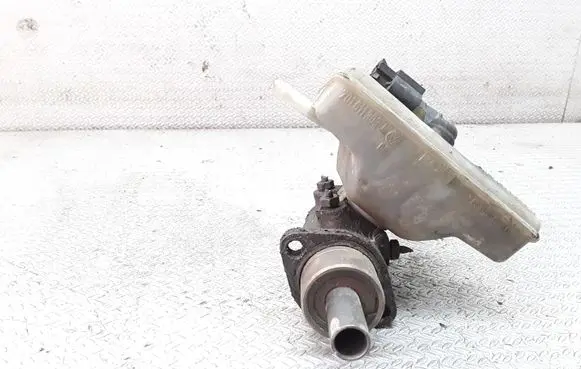 Volkswagen Transporter - Caravelle T4 Master brake cylinder 701611303J