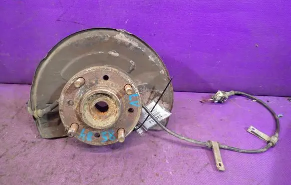 Mitsubishi Carisma Front wheel hub spindle knuckle
