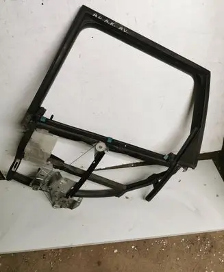 Rear door manual window regulator