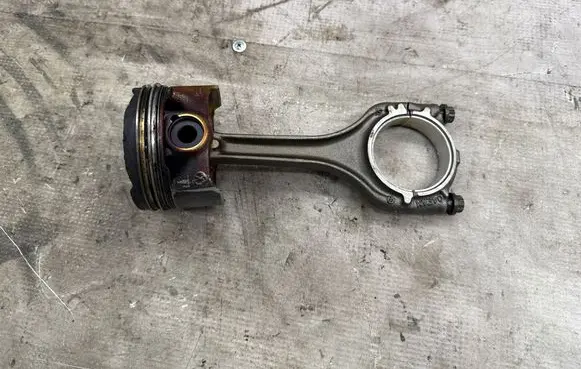 Audi A3 S3 8V Piston with connecting rod 04E198401AE 05E107065C 05E107065S