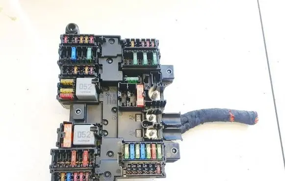 Mercedes-Benz EQB Fuse box set a1779061302 p010102247