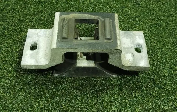 Renault Master III Gearbox mount 8200676657