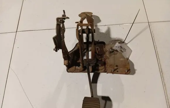 Peugeot 307 Brake pedal 