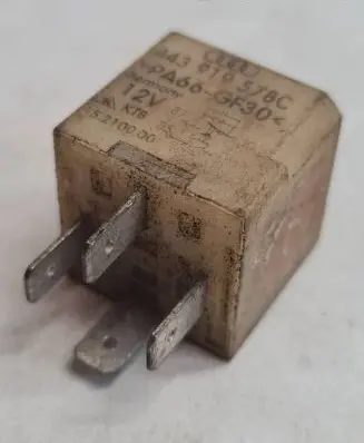 Volkswagen PASSAT B5 Other relay 443919578C 15210000 PA66GF30