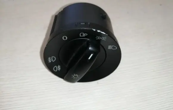 Volkswagen PASSAT B8 Light switch